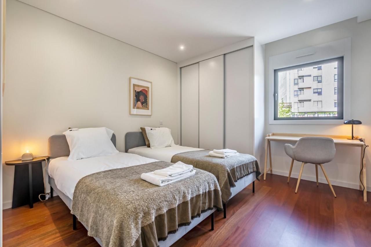 Nomads Lux - 2Bdr & Parking Flores Square Porto Exterior foto